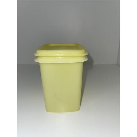 Vintage 4.5" Tall TUPPERWARE SPACE SAVER Storage Container Canister 1243-10 - Picture 3 of 9